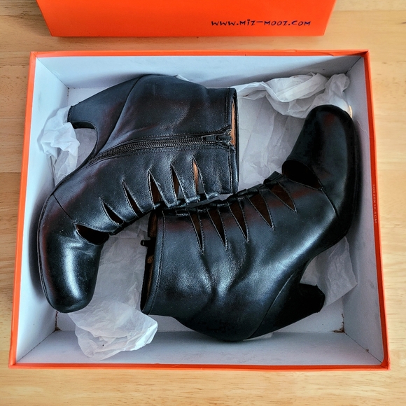 Miz Mooz THRONE Ankle Boots - Picture 5 of 5